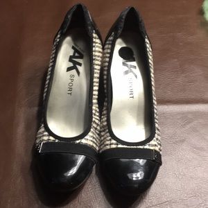 Anne Klein Sport Black & White Pattern Mid Heel